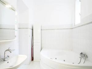 Pronájem bytu 4+1, Praha - Nové Město, Biskupská, 132 m2