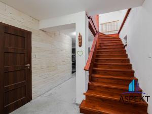 Prodej rodinného domu, Neumětely, V Chaloupkách, 220 m2