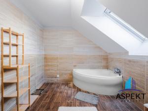 Prodej rodinného domu, Neumětely, V Chaloupkách, 220 m2