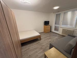 Pronájem bytu 1+1, Otrokovice, Polní, 32 m2