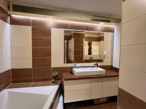 Prodej bytu 2+1, Karlovy Vary, Maďarská, 61 m2