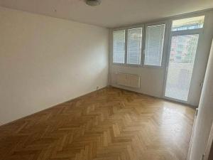 Prodej bytu 3+1, Karlovy Vary, Maďarská, 61 m2