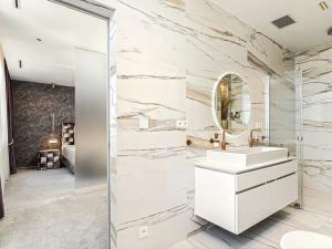 Prodej bytu 4+1, Praha - Stodůlky, Petržílkova, 228 m2