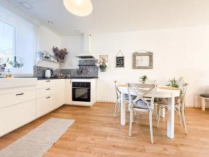 Pronájem bytu 2+kk, Kopřivnice, Na Drahách, 66 m2