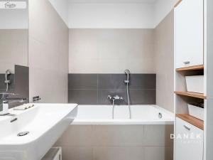 Prodej bytu 3+kk, Oslavany, náměstí 13. prosince, 76 m2