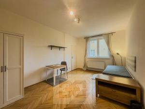Pronájem bytu 1+kk, Praha - Vršovice, Petrohradská, 28 m2
