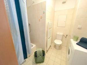 Pronájem bytu 1+kk, Praha - Horní Měcholupy, Padovská, 41 m2