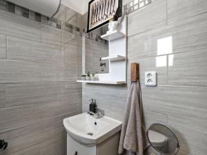 Pronájem bytu 1+kk, Praha - Hloubětín, Kukelská, 20 m2