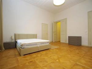 Pronájem bytu 2+1, Praha - Nové Město, Bolzanova, 92 m2