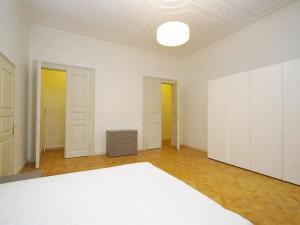 Pronájem bytu 2+1, Praha - Nové Město, Bolzanova, 92 m2