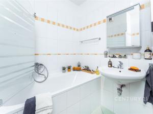 Pronájem bytu 2+kk, Praha, Bohdanečská, 47 m2