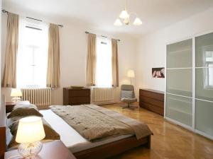 Pronájem bytu 4+1, Praha - Nové Město, Biskupská, 132 m2