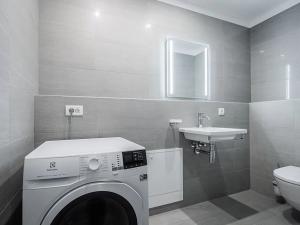 Pronájem bytu 2+kk, Praha - Smíchov, Holečkova, 77 m2