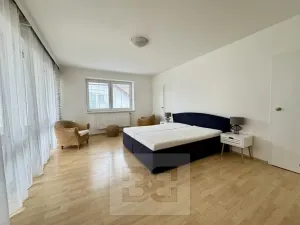 Pronájem rodinného domu, Česká, 200 m2