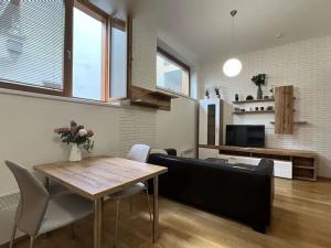 Pronájem bytu 1+kk, Praha - Vinohrady, Uruguayská, 38 m2