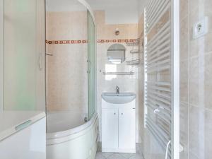 Prodej bytu 3+1, Praha - Kobylisy, Mirovická, 74 m2