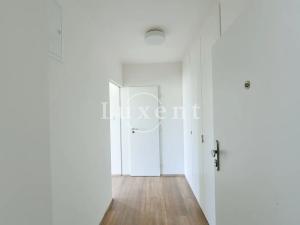 Pronájem bytu 1+kk, Praha - Vinohrady, Lucemburská, 30 m2