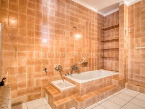 Prodej kanceláře, Křižanov, Benešovo náměstí, 530 m2