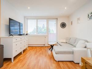 Pronájem bytu 2+kk, Praha - Kbely, Herlíkovická, 52 m2