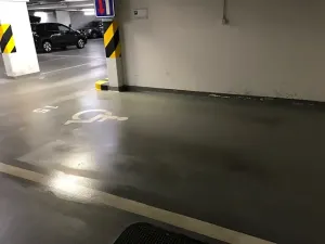 Pronájem garážového stání, Praha - Holešovice, Tusarova, 18 m2