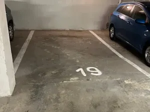 Pronájem garážového stání, Praha - Holešovice, Osadní, 11 m2