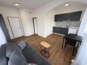 Pronájem bytu 1+kk, Praha - Dubeč, Starodubečská, 22 m2