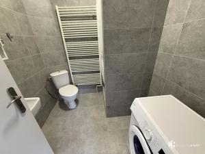 Pronájem bytu 1+kk, Praha - Dubeč, Starodubečská, 22 m2