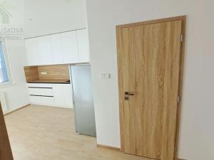 Pronájem bytu 1+1, Ostrava, Varenská, 35 m2