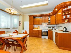 Prodej rodinného domu, Měchenice, M. J. Hurta, 230 m2