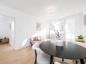 Prodej bytu 2+kk, Praha - Kobylisy, Třeboradická, 48 m2