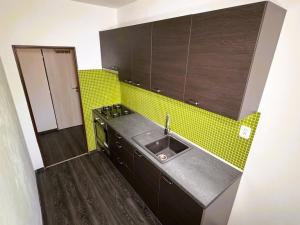 Pronájem bytu 2+1, Liberec - Liberec XXX-Vratislavice nad Nisou, Nad Školou, 51 m2