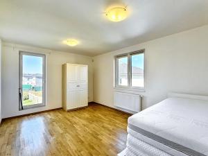 Pronájem rodinného domu, Průhonice, 390 m2