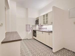 Pronájem bytu 2+1, Jindřichův Hradec, nám. Míru, 71 m2