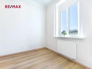 Pronájem bytu 1+kk, Praha - Libeň, náměstí Dr. Václava Holého, 27 m2