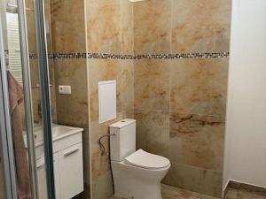 Pronájem komerční, Vsetín, 200 m2