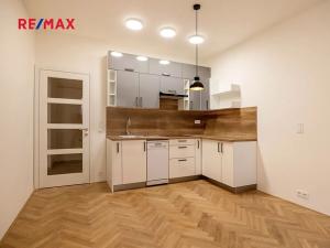 Pronájem bytu 2+kk, Praha - Vinohrady, Záhřebská, 49 m2