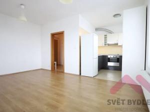 Pronájem bytu 1+kk, Praha - Hloubětín, Nademlejnská, 32 m2