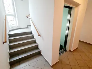 Pronájem bytu 1+kk, Praha - Záběhlice, Ve slatinách, 45 m2