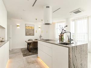 Prodej bytu 4+1, Praha - Stodůlky, Petržílkova, 228 m2