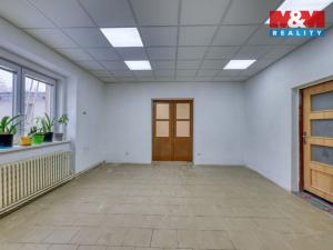Pronájem obchodního prostoru, Přeštice, Masarykovo nám., 183 m2