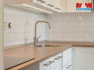 Prodej bytu 2+kk, Praha, V kapslovně, 58 m2