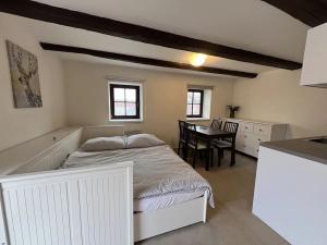 Prodej vinného sklepa, Čejkovice, 66 m2