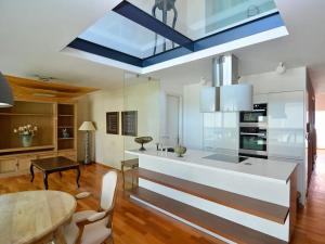 Prodej atypického bytu, Praha - Karlín, Šaldova, 194 m2