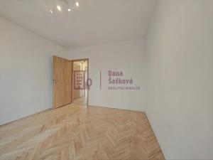 Pronájem bytu 2+1, Jindřichův Hradec, sídliště U Nádraží, 50 m2