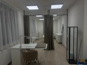 Prodej komerční nemovitosti, Praha - Vokovice, K Červenému vrchu, 47 m2