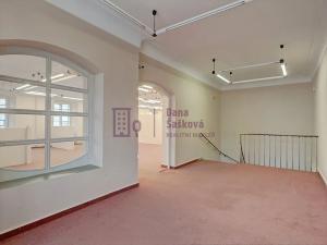 Pronájem obchodního prostoru, Jindřichův Hradec, nám. Míru, 525 m2