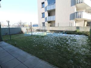 Pronájem bytu 2+kk, Praha - Strašnice, Zvěřinova, 121 m2