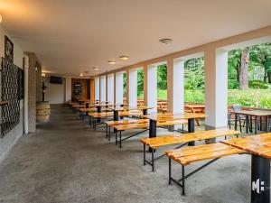 Pronájem restaurace, Praha - Strašnice, Gutova, 301 m2