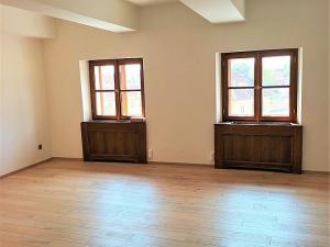 Pronájem bytu 2+1, Praha - Malá Strana, U lužického semináře, 74 m2