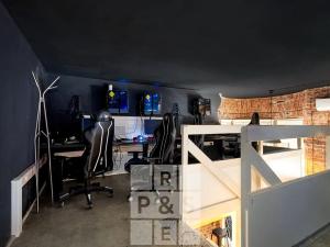 Prodej obchodního prostoru, Praha - Smíchov, Zborovská, 186 m2